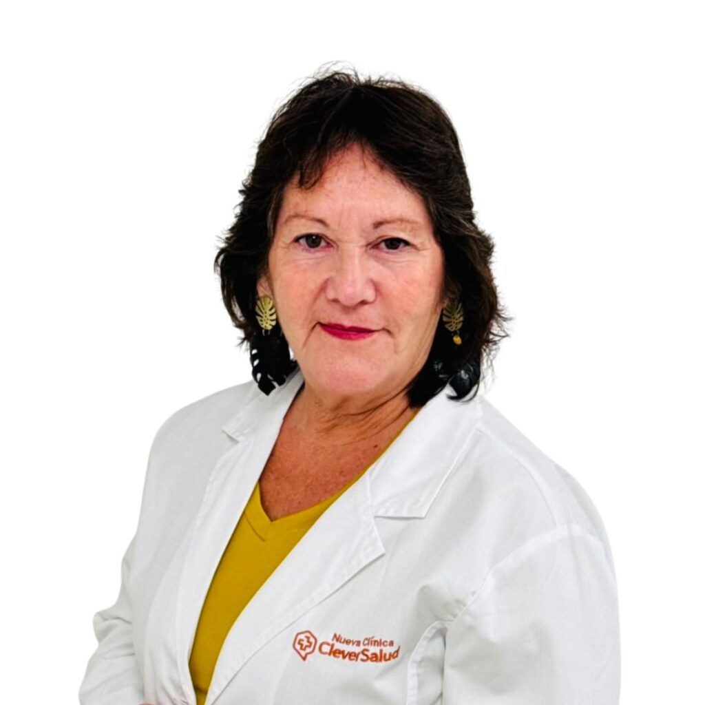Female clinician in a white coat with a yellow blouse, facing the camera; logo reads 'Nueva Clínica Clever Salud' on the coat.