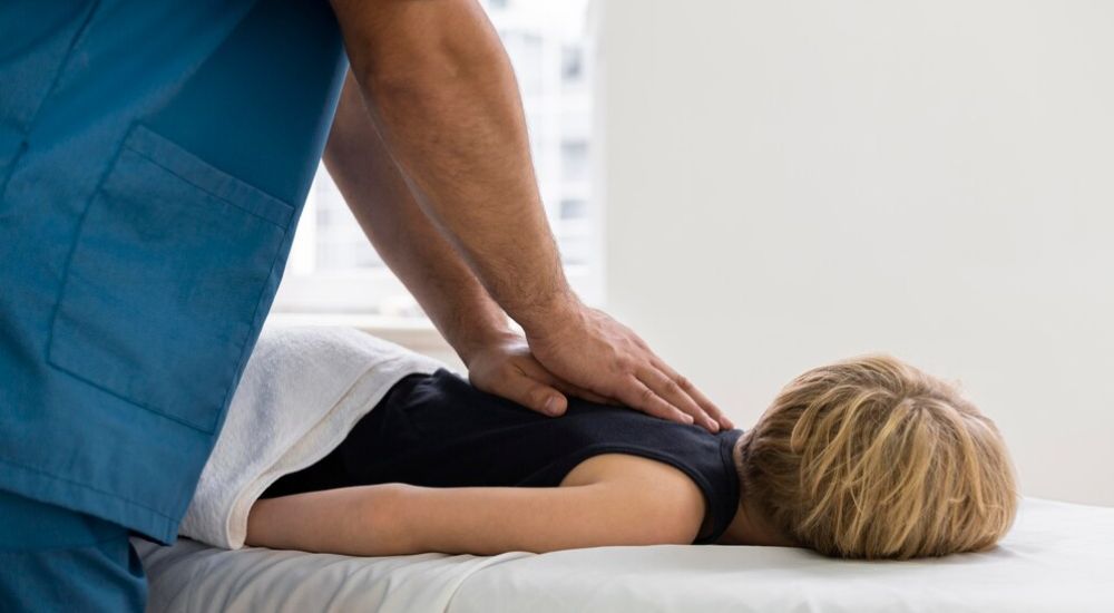 Clínica CleverSalud ahora ofrece servicios de Quiropraxia