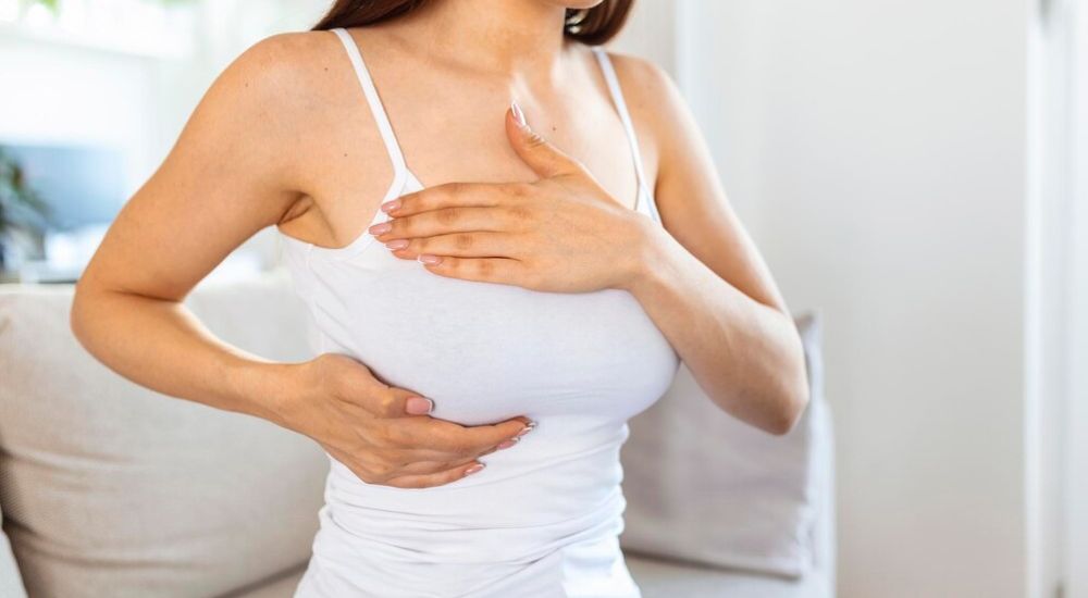 Consulta médica, determinante para identificar patologías mamarias