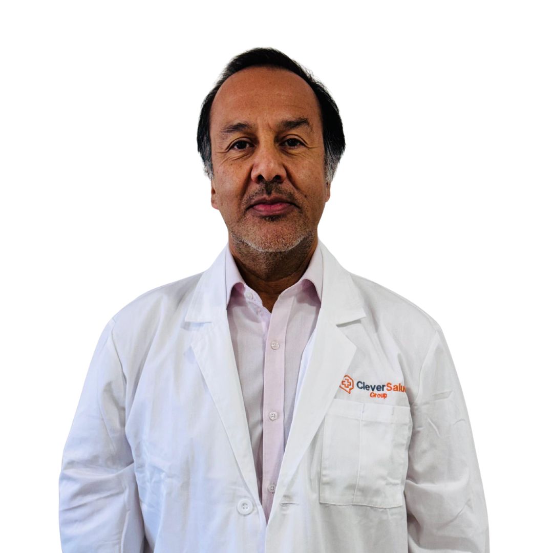Male doctor in a white coat with a pink shirt, standing against a white background; CleverSalud Group logo on the chest pocket.